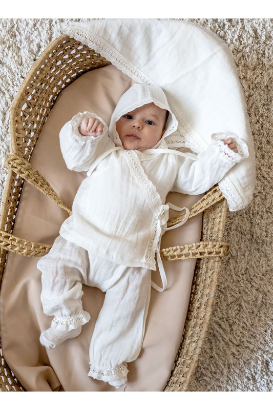 Laced hospital set
