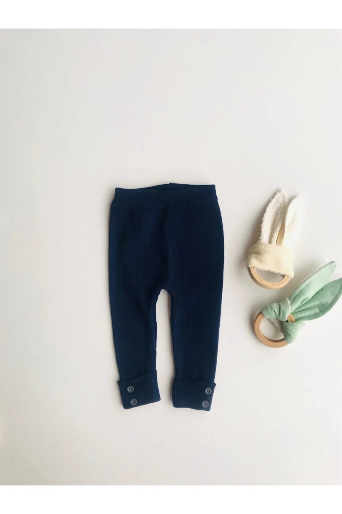 Stylish navy leggings with a high waist, perfect for layering