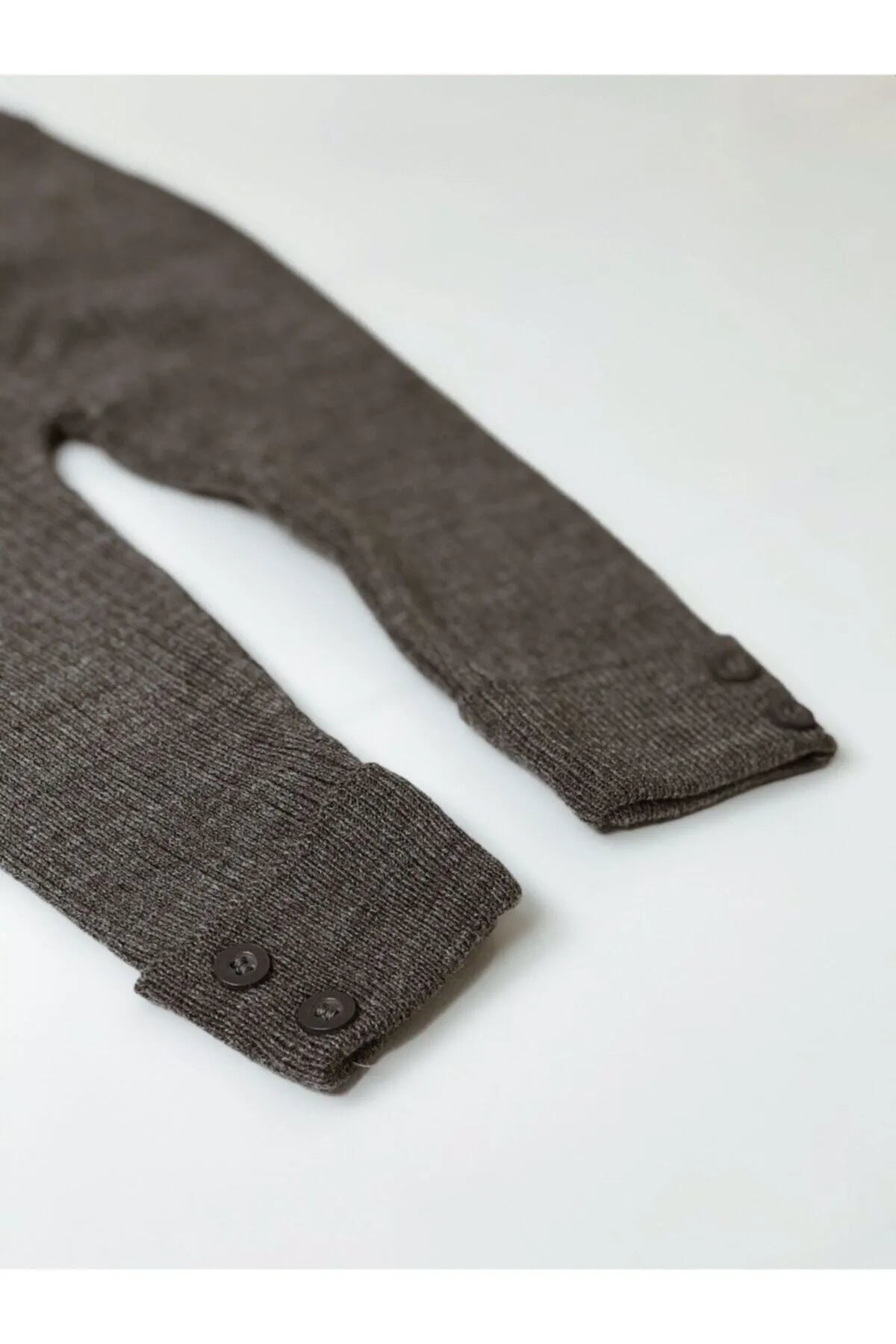 Stylish dark gray leggings with a high waist, perfect for layering