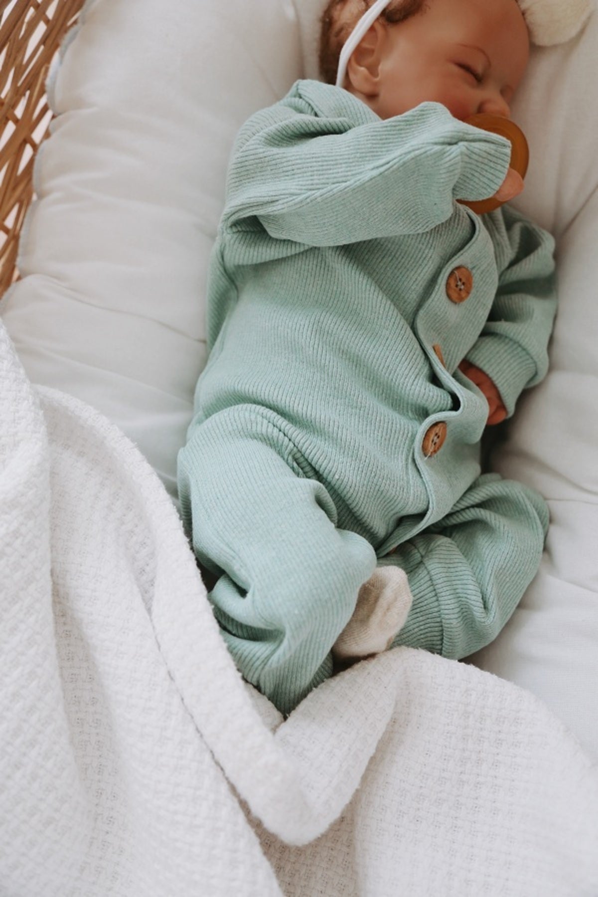 Fresh green organic cotton sleepsuit. A cheerful and uplifting color for a peaceful sleep